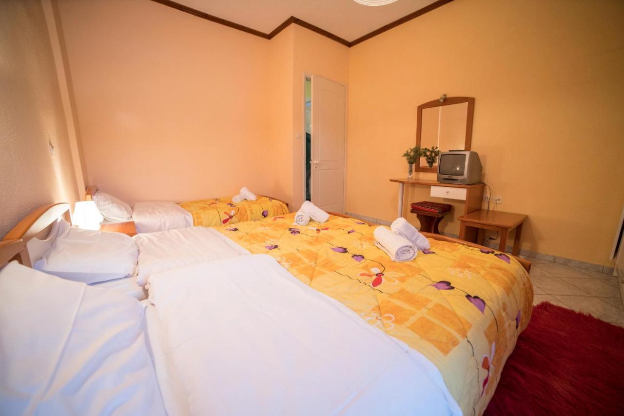 Ξενοδοχειο Παπαναγιωτου Hotel Neraïdochóri Buitenkant foto