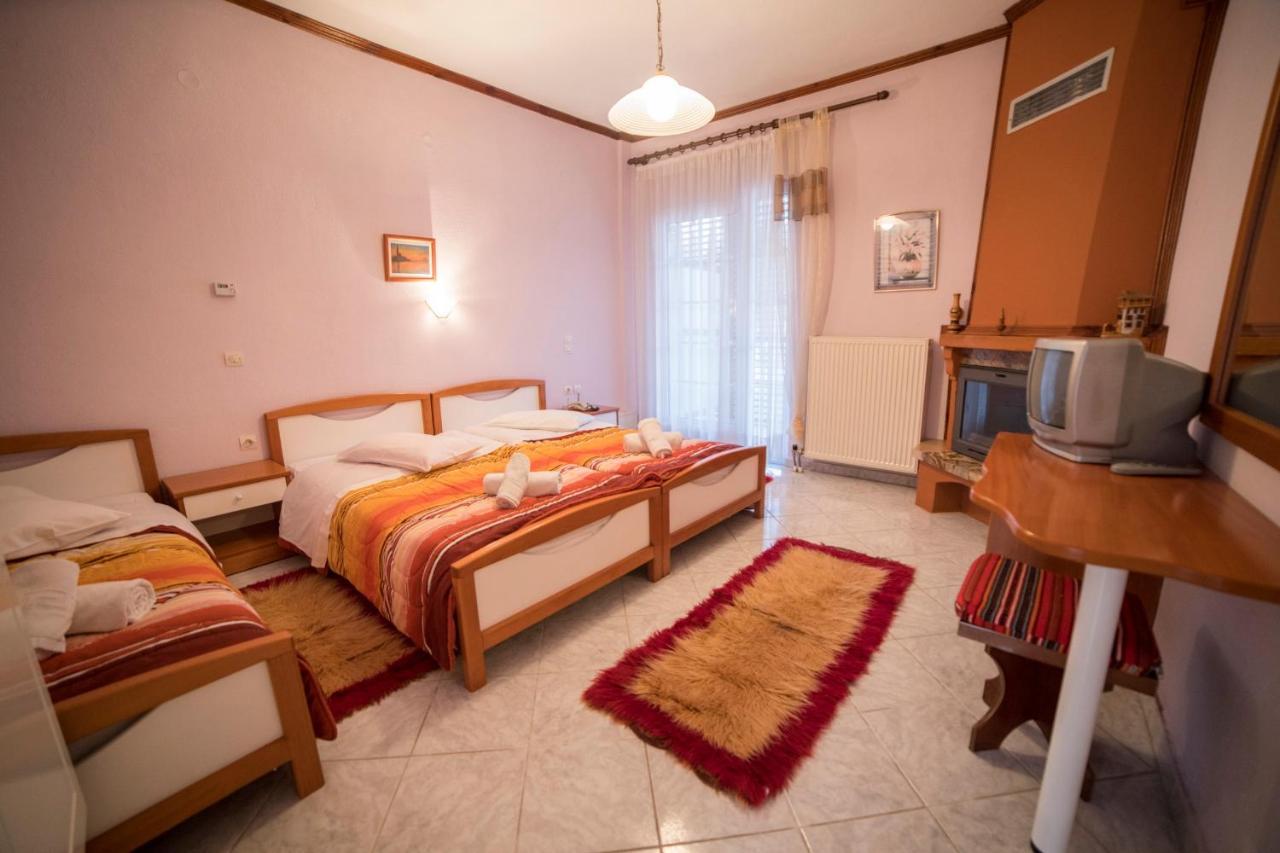 Ξενοδοχειο Παπαναγιωτου Hotel Neraïdochóri Buitenkant foto