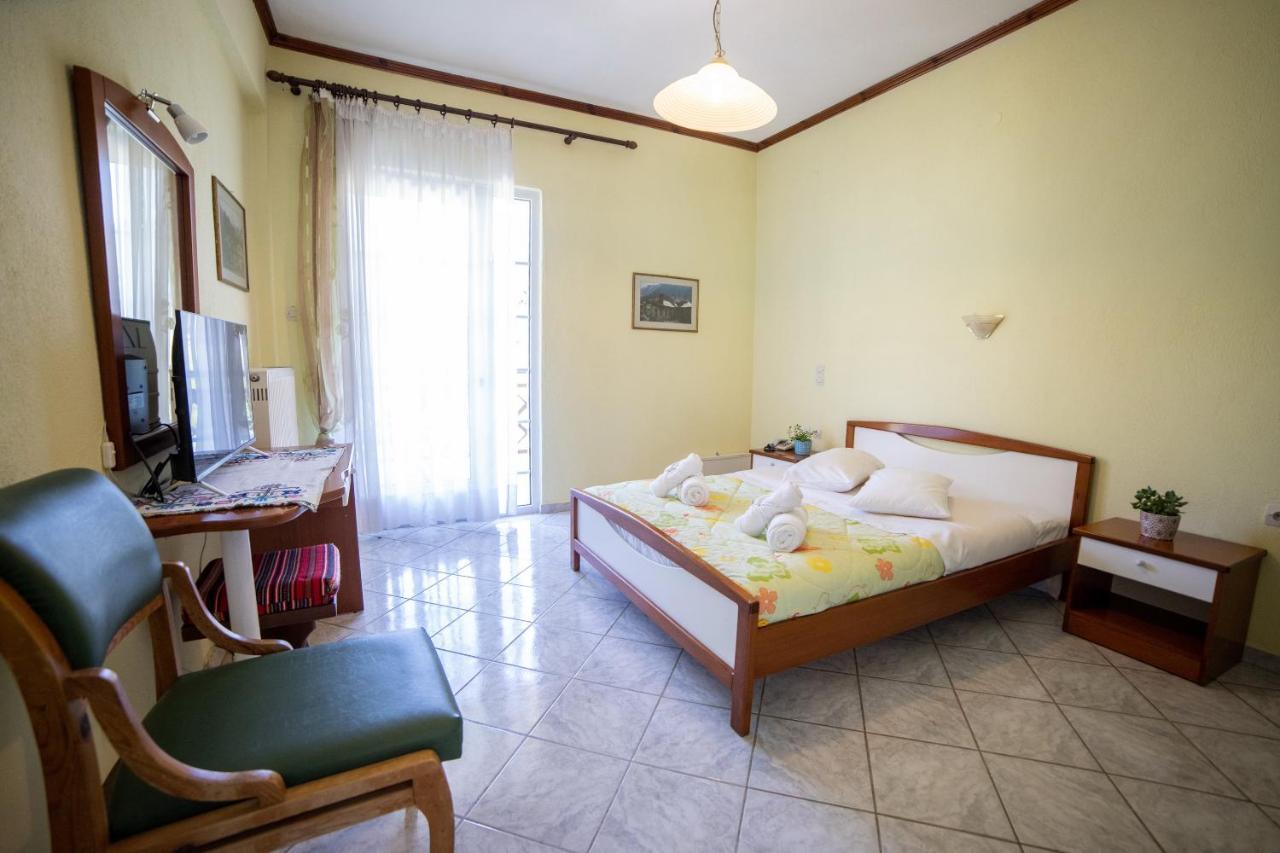 Ξενοδοχειο Παπαναγιωτου Hotel Neraïdochóri Buitenkant foto